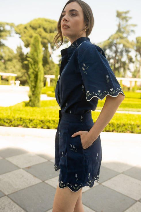 Short Lovely Tulips Navy